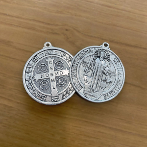 Amuleto Medalha São Bento 4.7cm